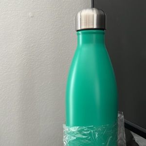 Brand New Never Used Swell 25 oz Eucalyptus Color Swell Water Bottle